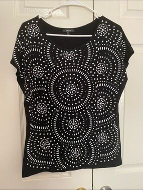 Grayse Black Short Sleeve Tee with White Circular embellished pattern MEDIUM